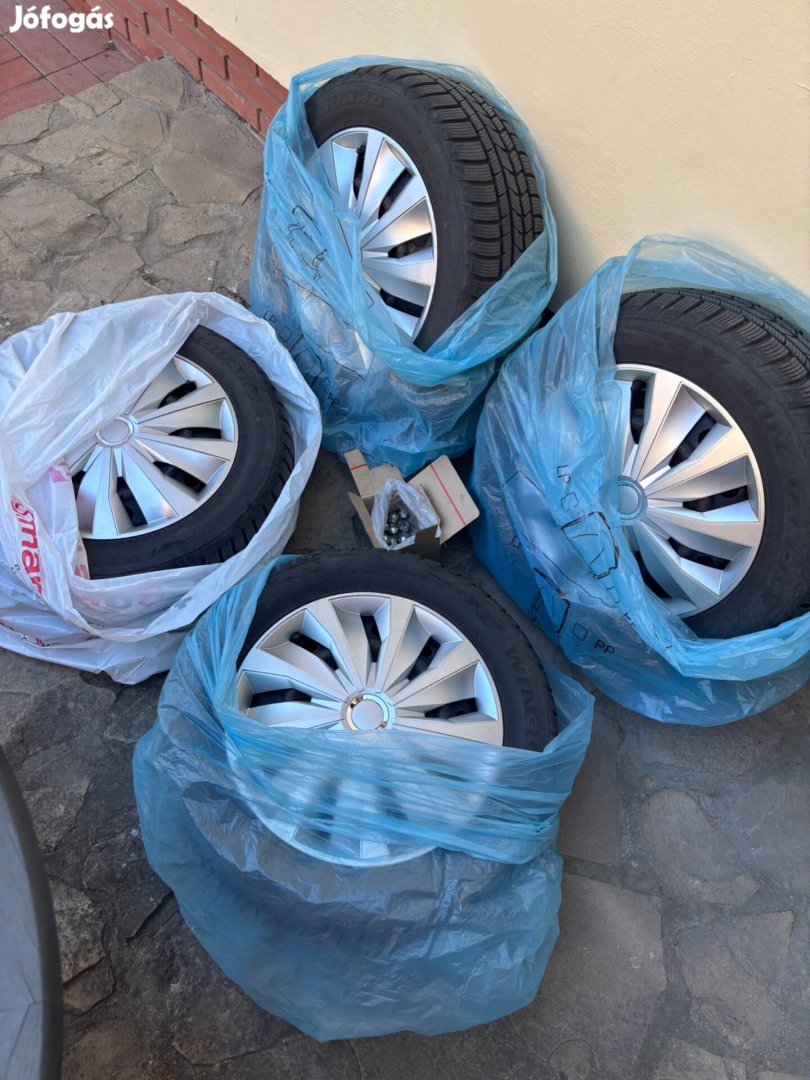 Téli gumiszett 215/55 R16 (Nexen)+lemezfelni+dísztárcsa+csavar