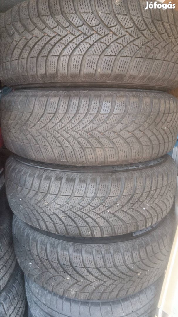 Téli szett szinte új 195/55 R15 Semperit