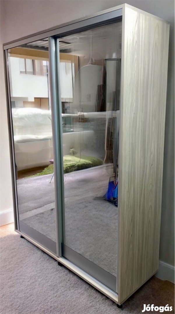 Teli tükrös tolóajtós gardrób
