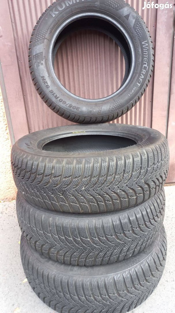 Téligumi 205/60R16 Kumho Wintercraft WP51