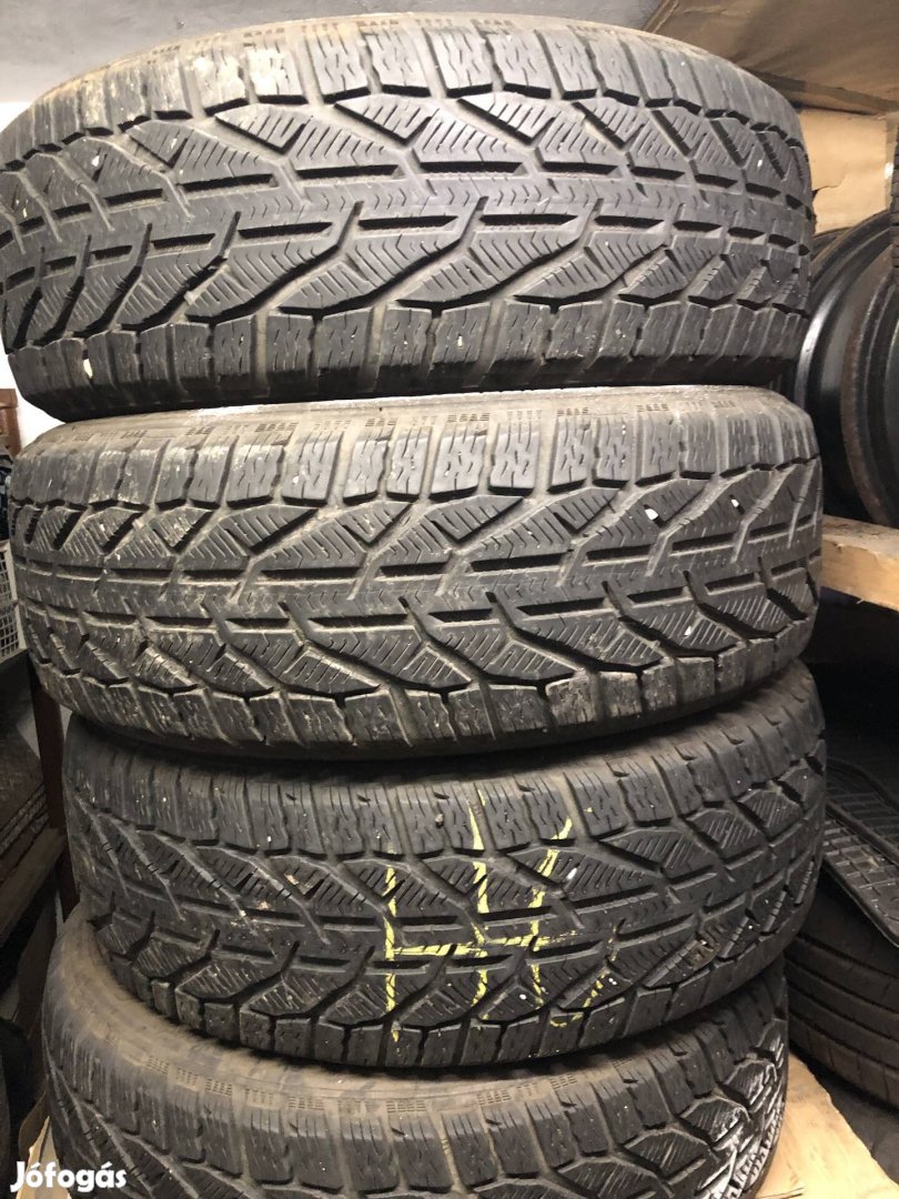 Téligumi 215/55 R17"
