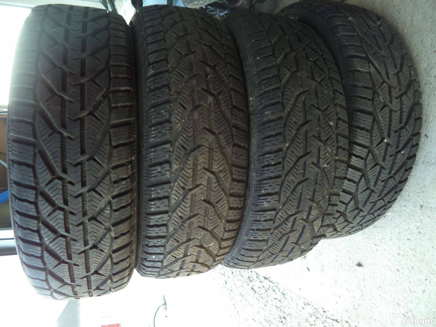 Téligumi 215/60R16 8mm+ újszerű állapot !