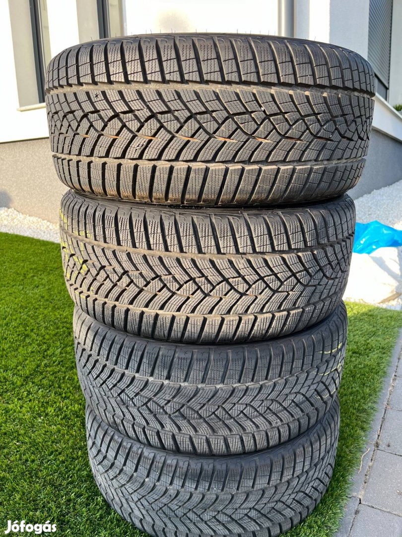 Téligumi 225/40/18 Goodyear Ultragrip