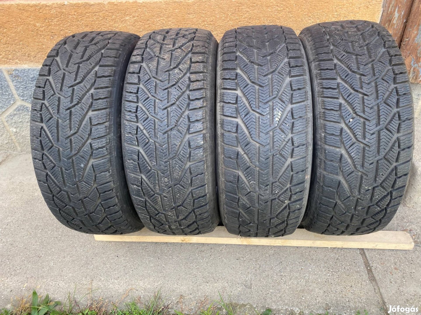 Téligumi 225/50R17