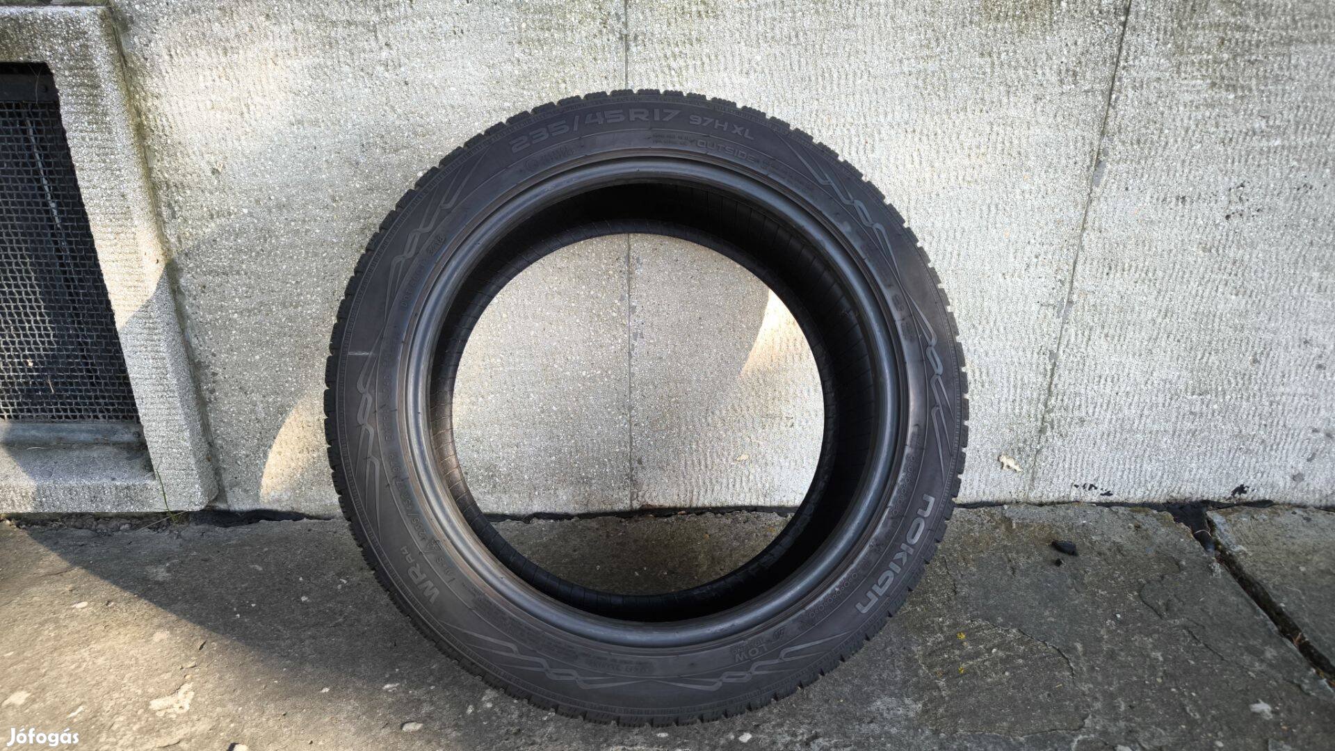 Téligumi 235/45 R17