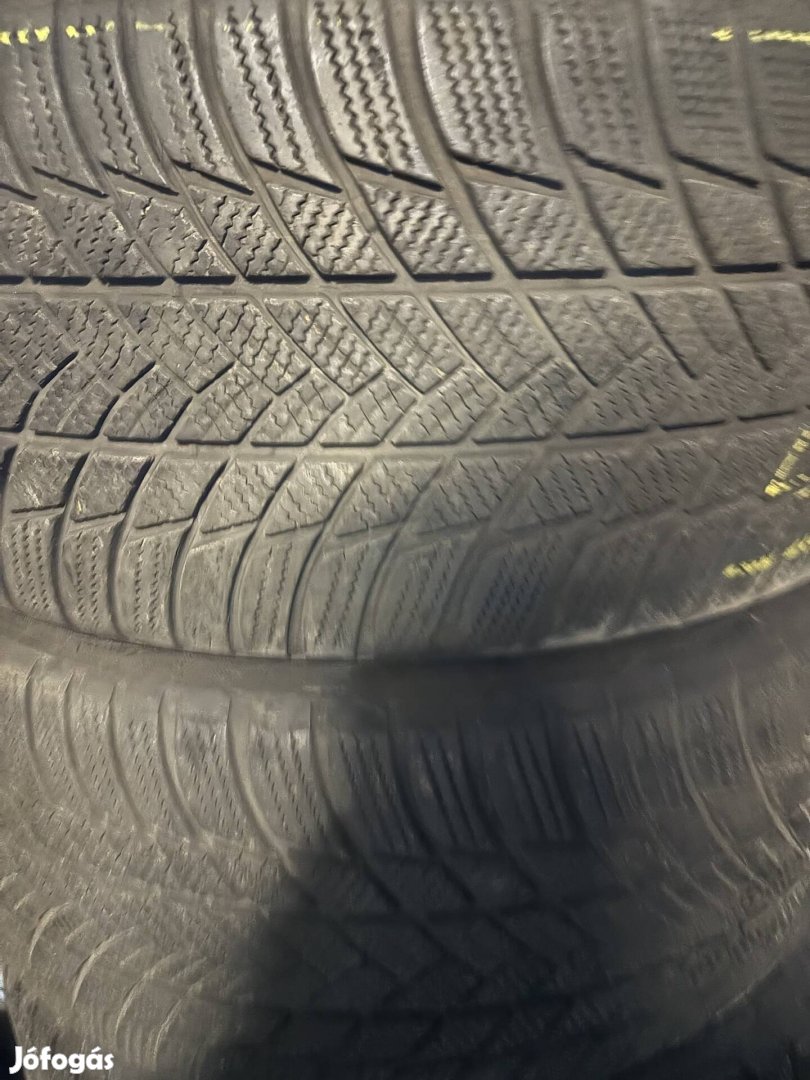 Téligumi 255/40 R20  2022Dot