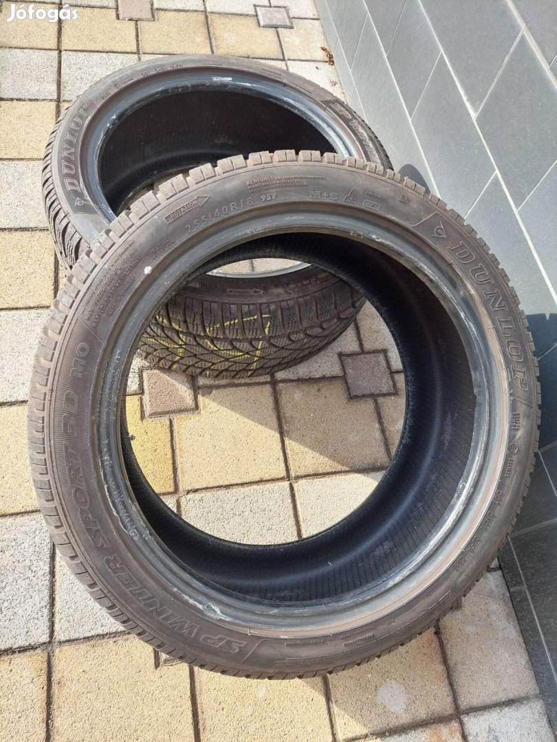 Téligumi 255/40 r18 Dunlop