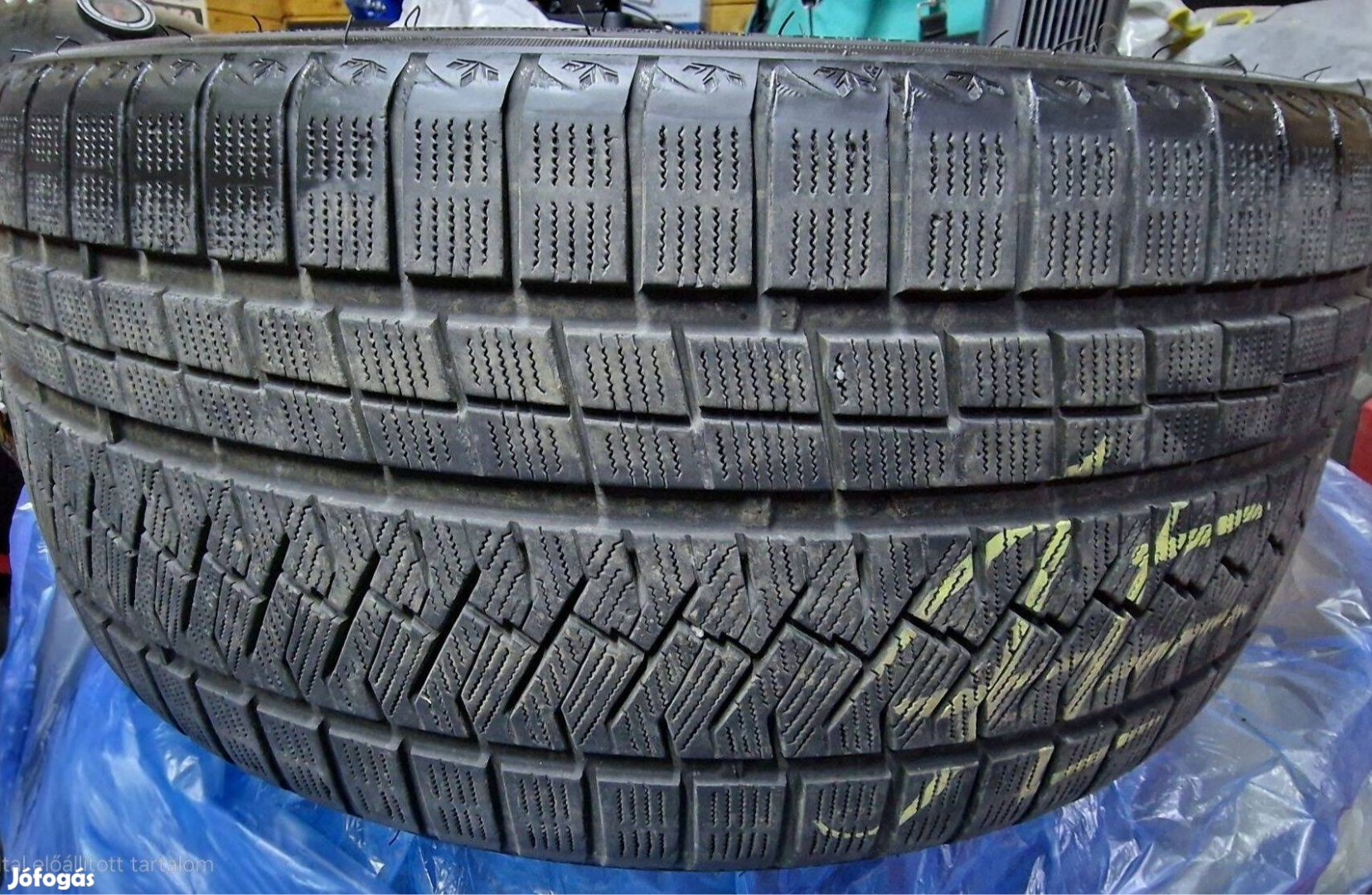 Téligumi 275/35 r20