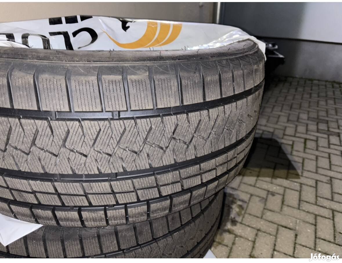 Téligumi 275/40 R21 Triangle Snowlink 