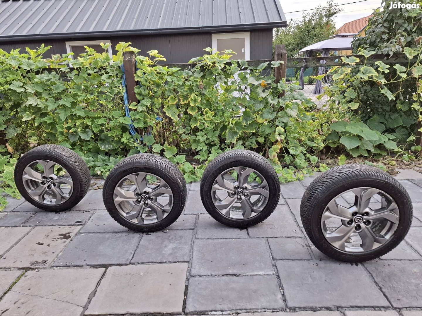 Téligumi Mazda mx30 gyári felnire szerelve (4 db)