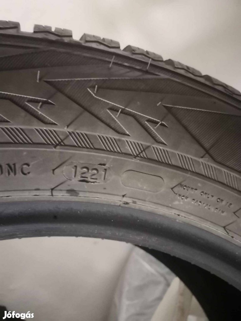 Teligumi Nokian 225/60 18R 12/21