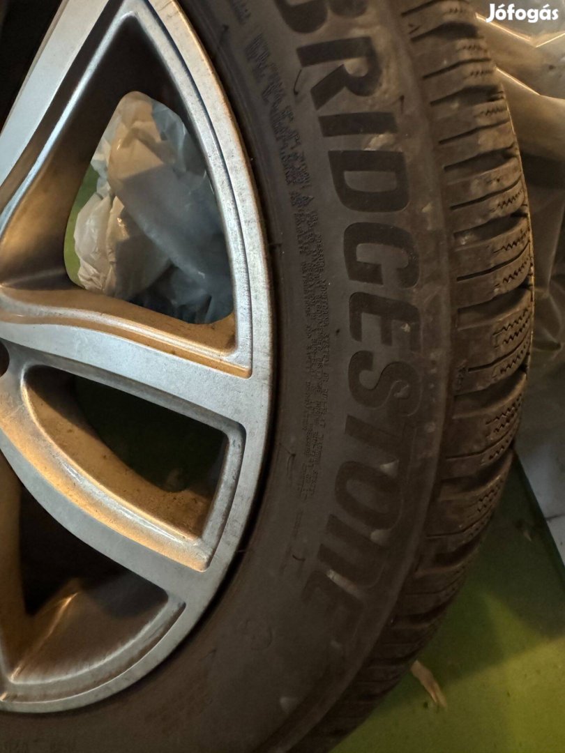 Téligumi alufelnin. Bridgestone 205/55/R17 defekttűrő. BMW
