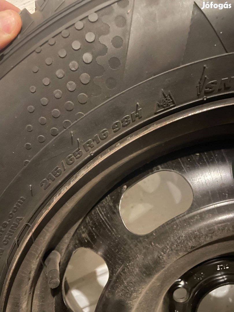 Téligumi eladó 215/65 R16 (Kumho Wintercraft)