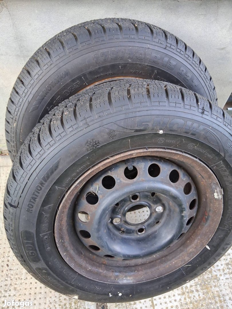 Téligumi felnire szerelve