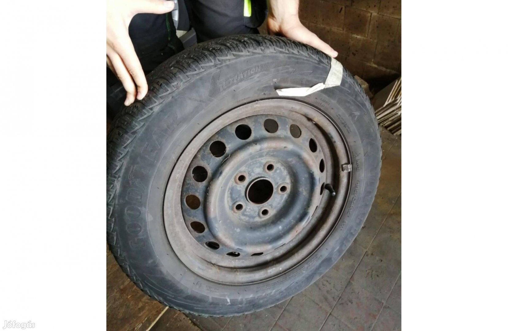 Téligumi felnire szerelve Toyota Corollához