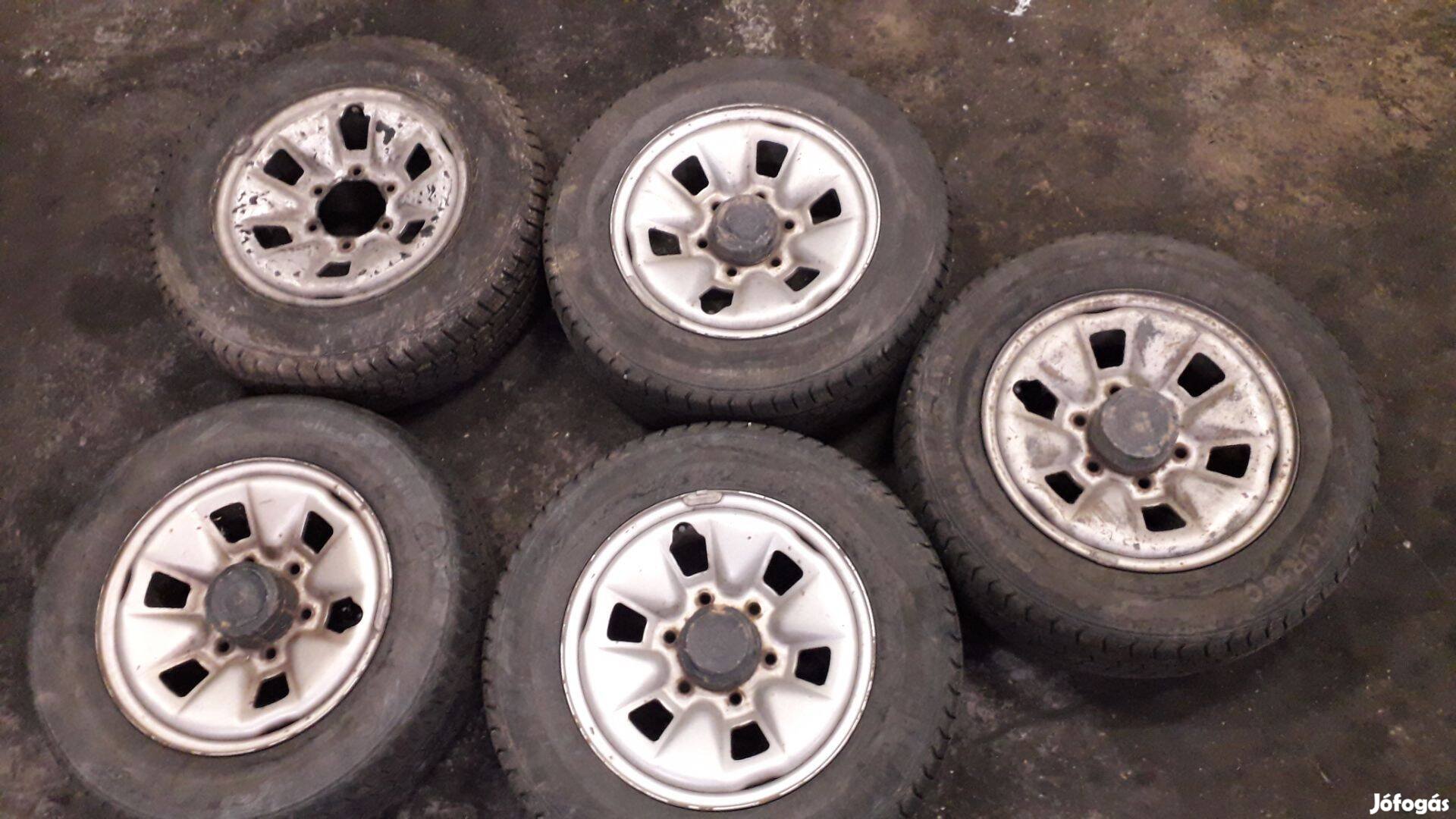 Téligumi garnitúra Toyota Hiace 4WD, 4x4 felniken, 3 éves