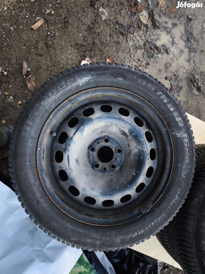 Téligumi lemezfelnin szerelve