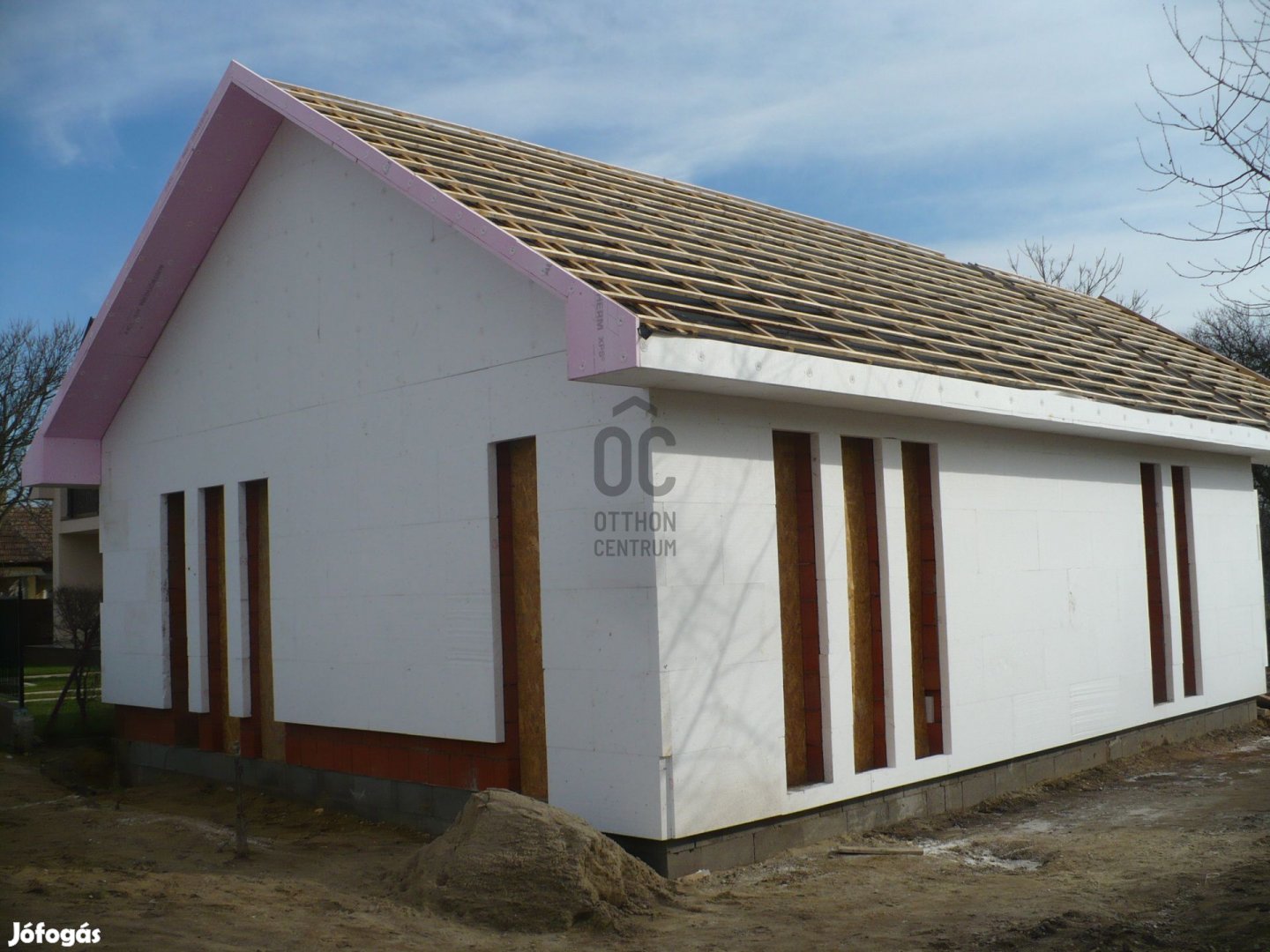 Teljes körűen átépített családi ház eladó