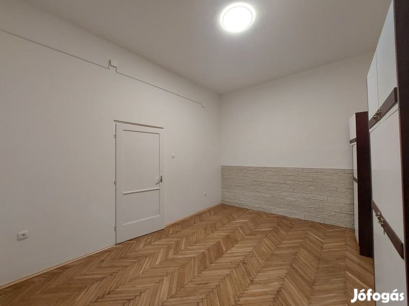 Teljes körűen felújított, 2 szobás belvárosi sorház eladó!