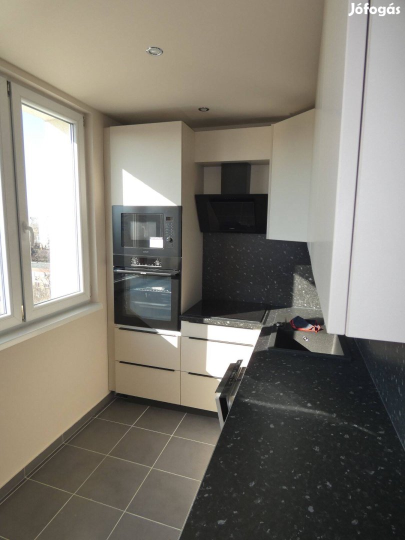 Teljes körűen felújított, panorámás 3 szobás lakás eladó