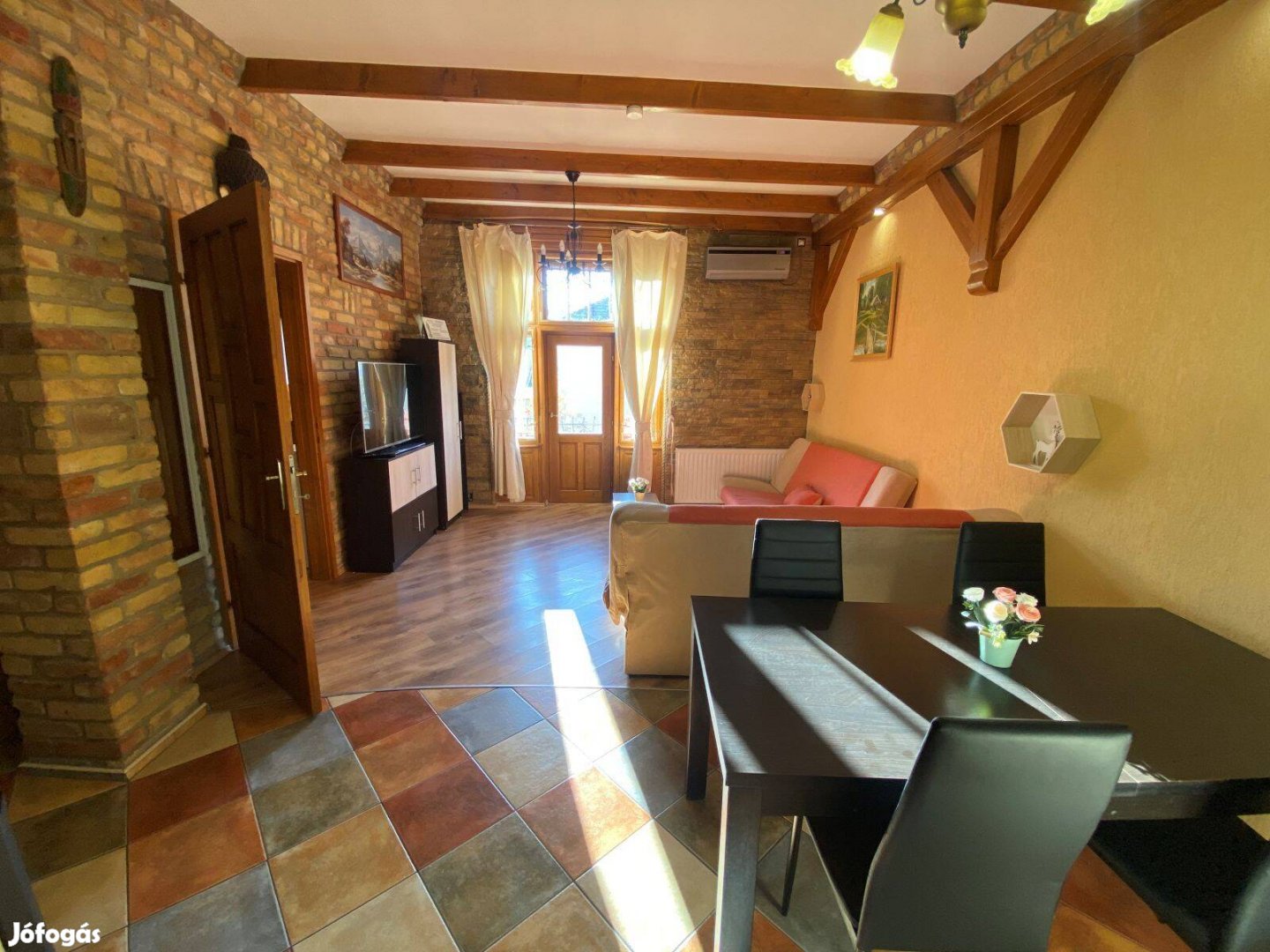 Teljes körűen felújított álomlakás, garázzsal Kiskunhalas