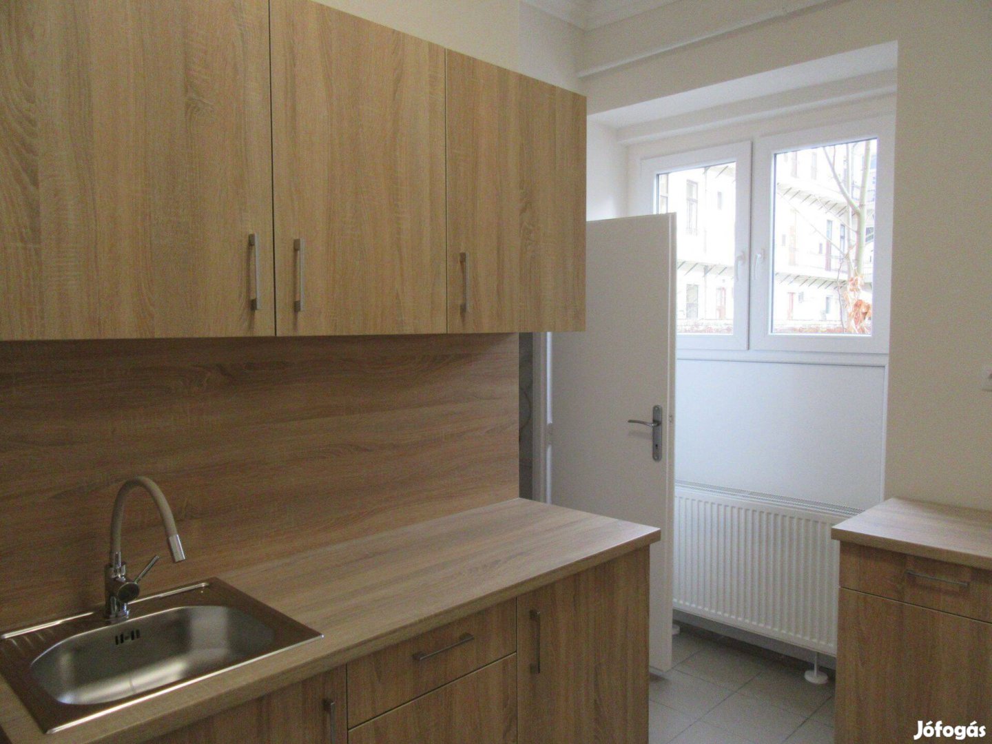 Teljes körűen felújított földszinti lakás a Piac utcán