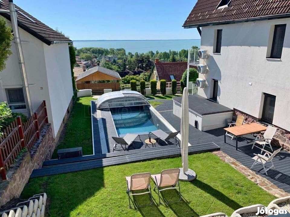 Teljes panorámával rendelkező háromszobás, felújított, igényesen