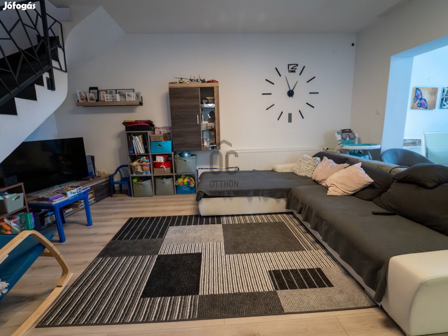 Teljesen felújított ház, gondozott kert, élhető terek