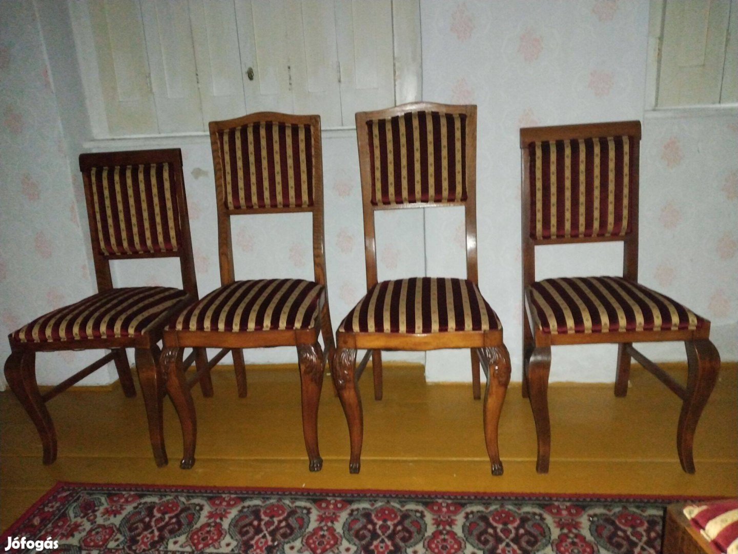 Teljesen felújított székek