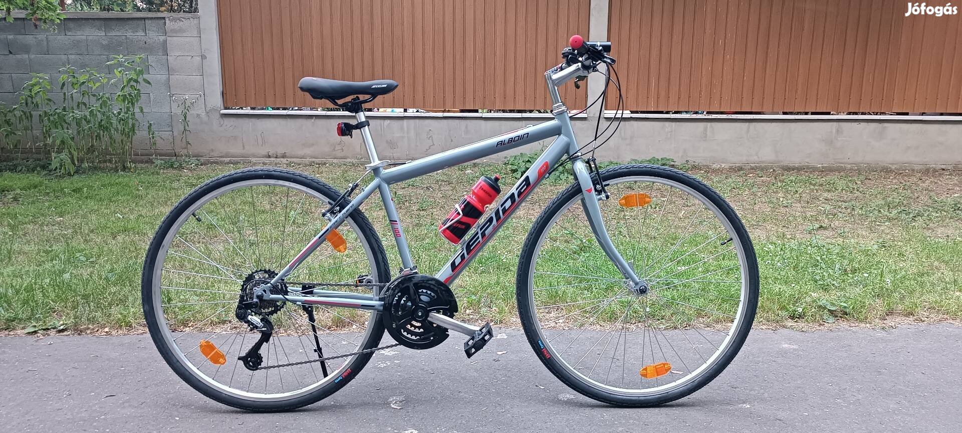 Teljesen új, egyedi építésű 28 colos, Crmo vázas Cross kerékpár 