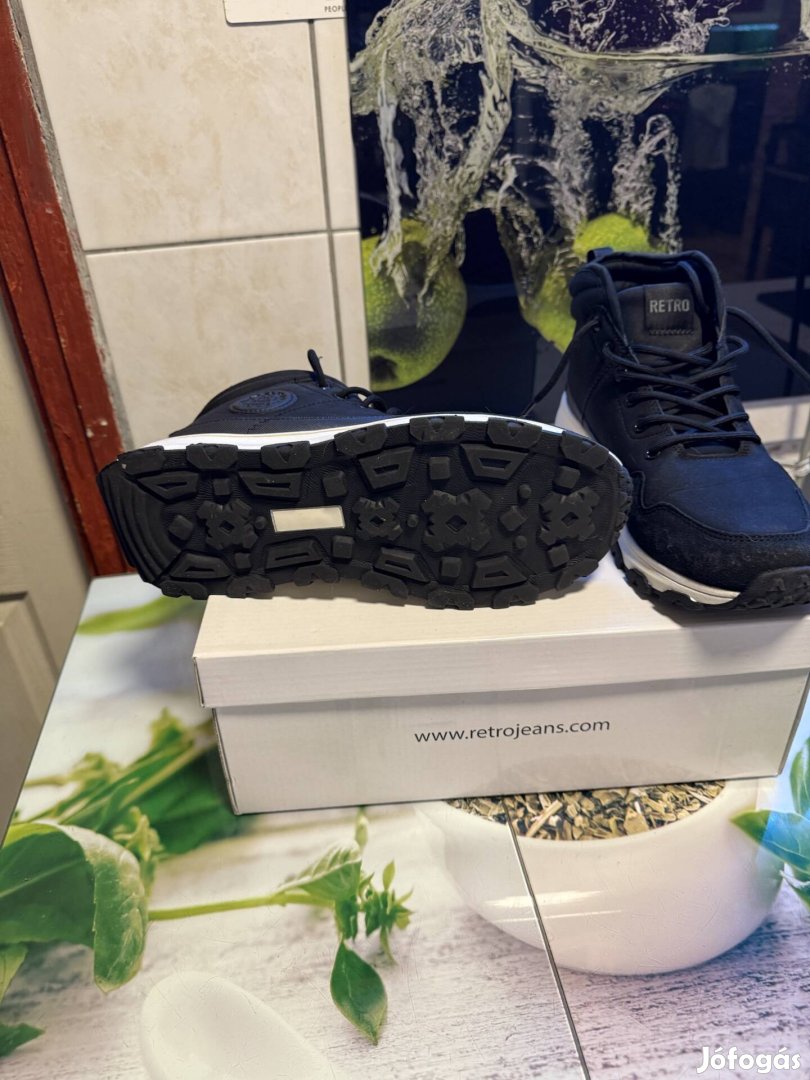 Teljesen új, egyszer sem viselt Retro téli bakancs