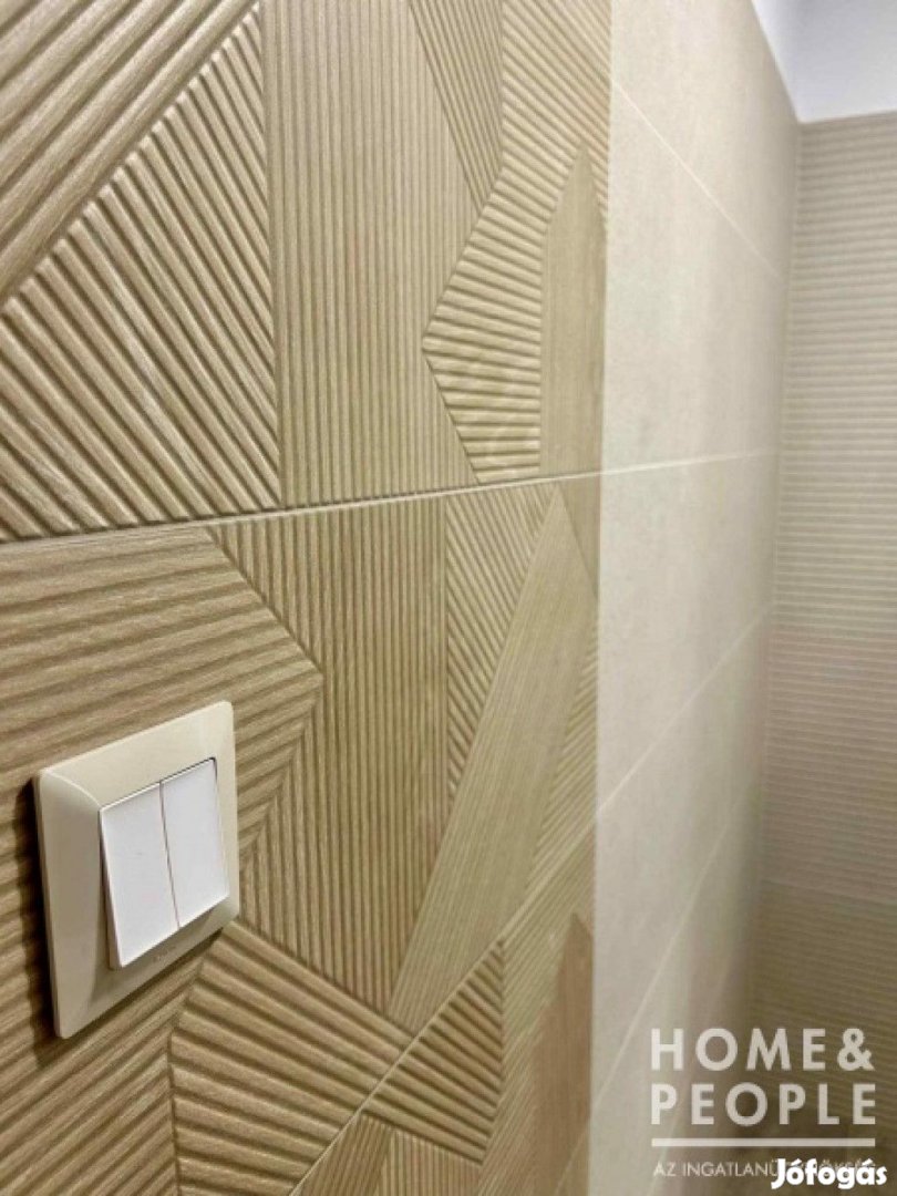 Teljeskörűen fölújított lakás eladó - Szeged