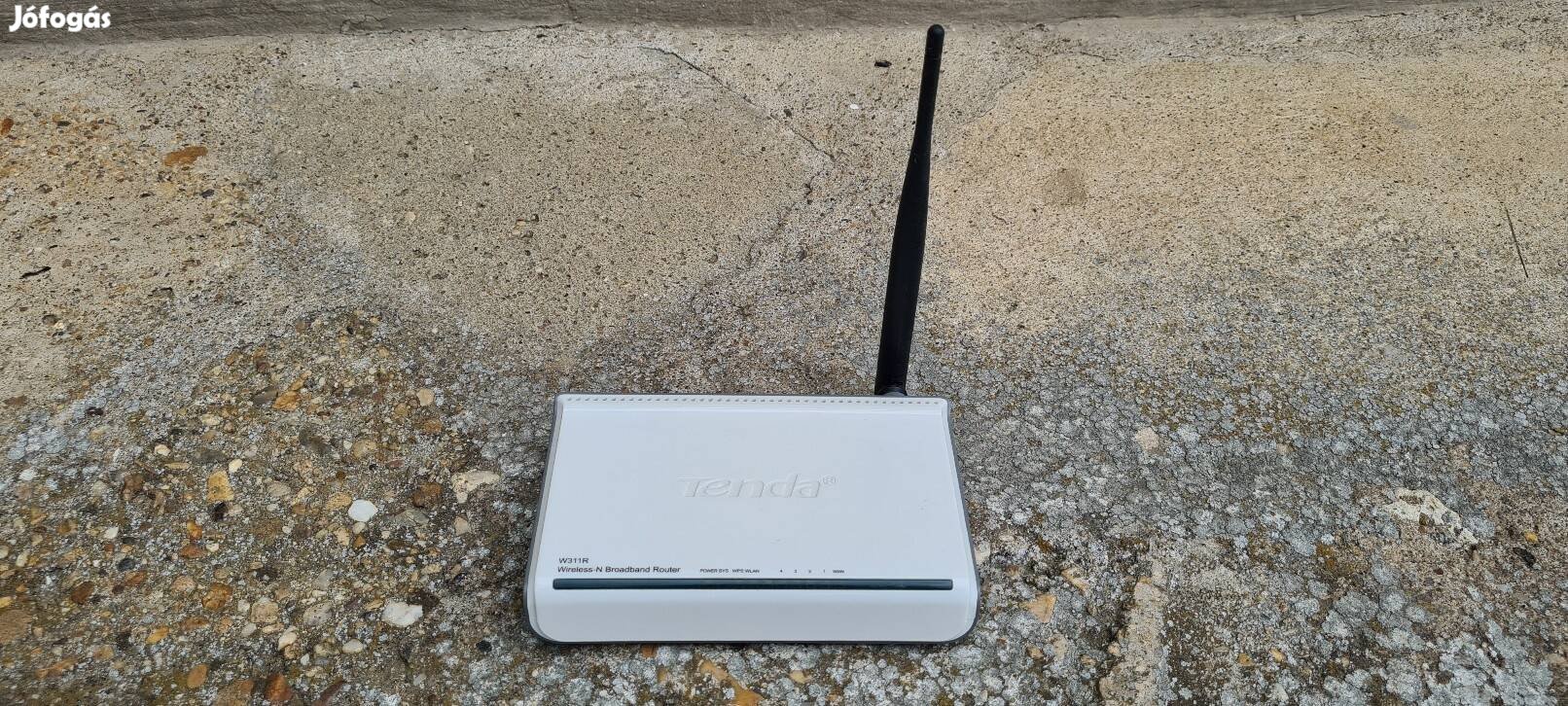 Tenda vezeték nélküli N-es router.