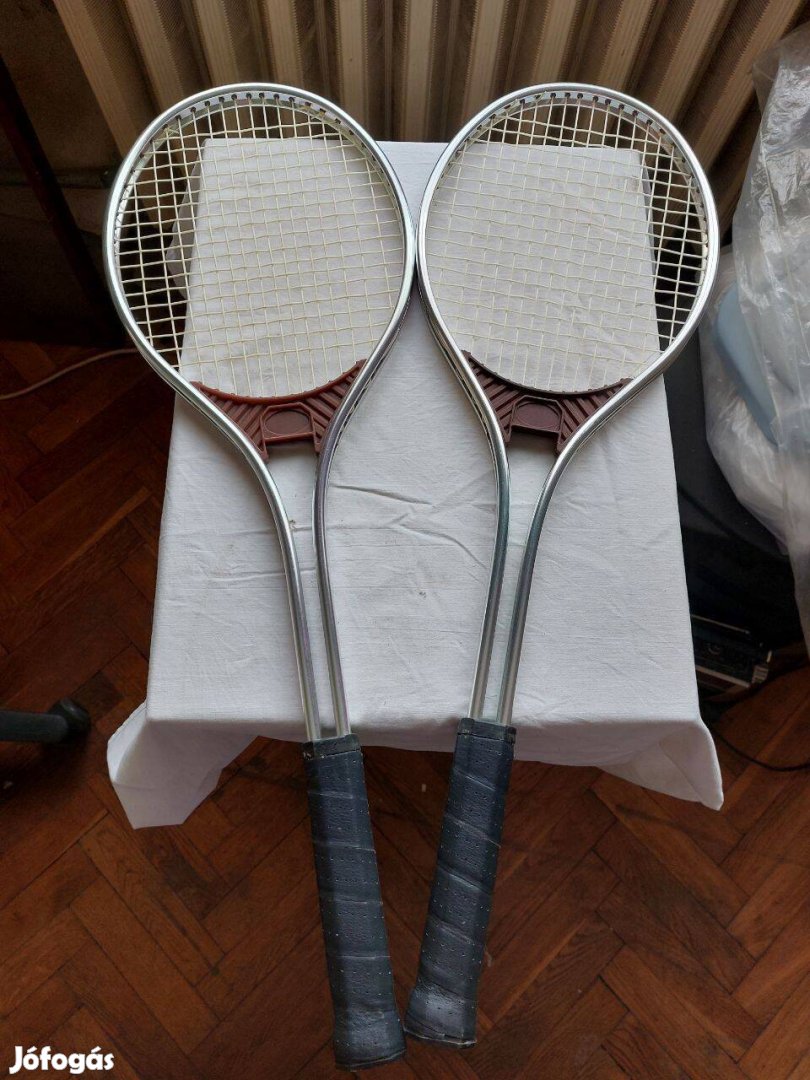 Teniszütő pár