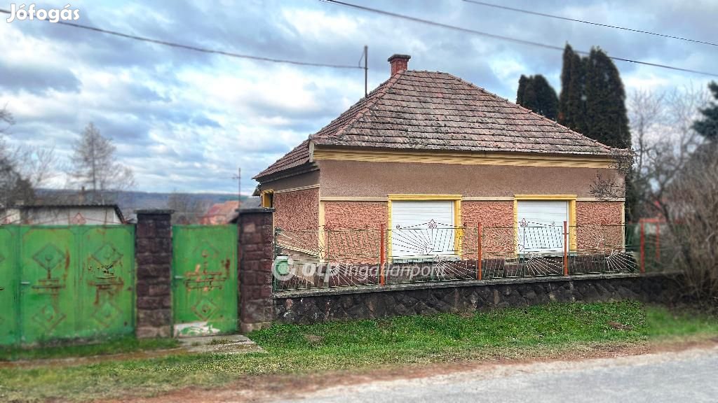 Tényői 81 nm-es ház eladó