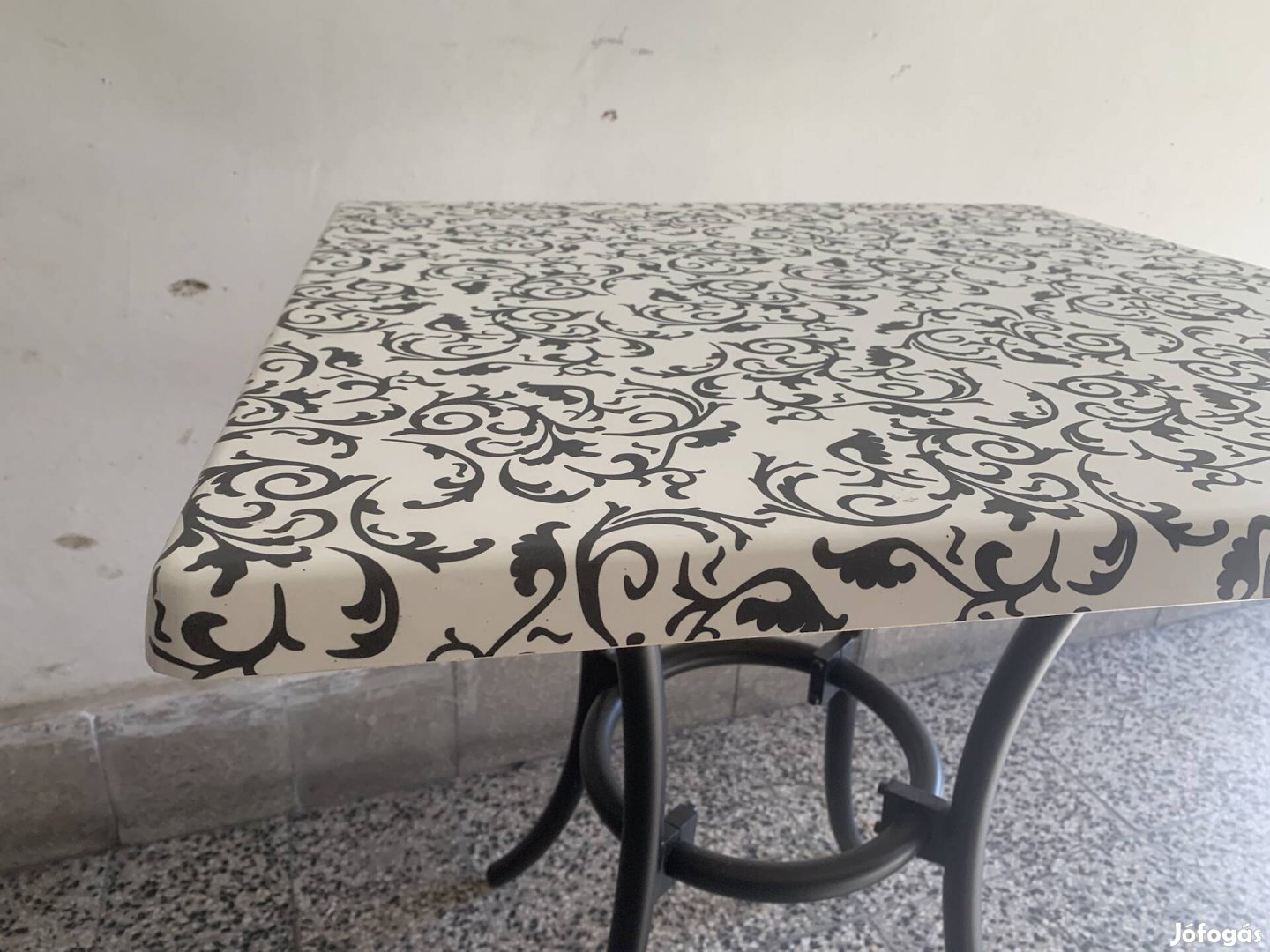 Terasz balkon asztal