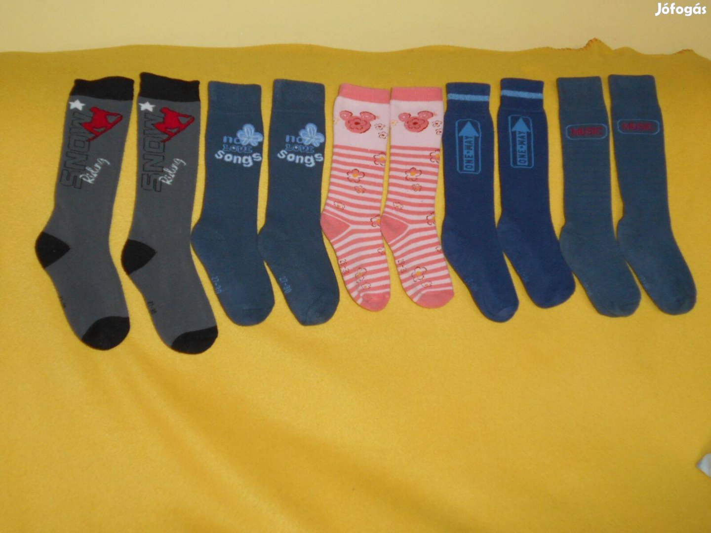 Térdzokni, 27-30 -as, kislány, fiú. Új, újszerű. Szép,