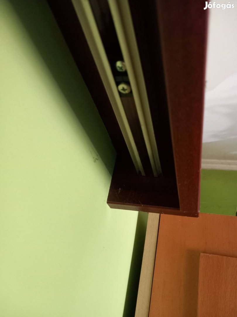 Térelválasztó tolóajtó