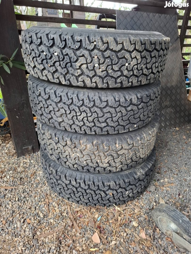 Terepgumi 215/ 80 R16