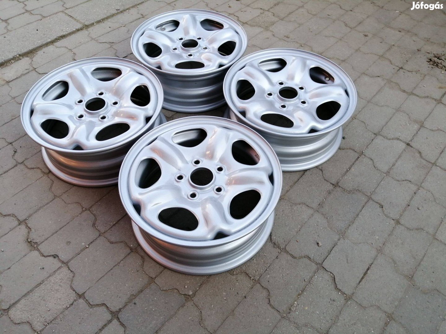 Terepjáró 5X114,3 15 colos acélfelnik!