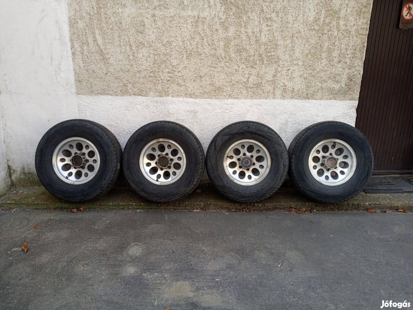 Terepjáró Kumho 265/70 R15 gumi