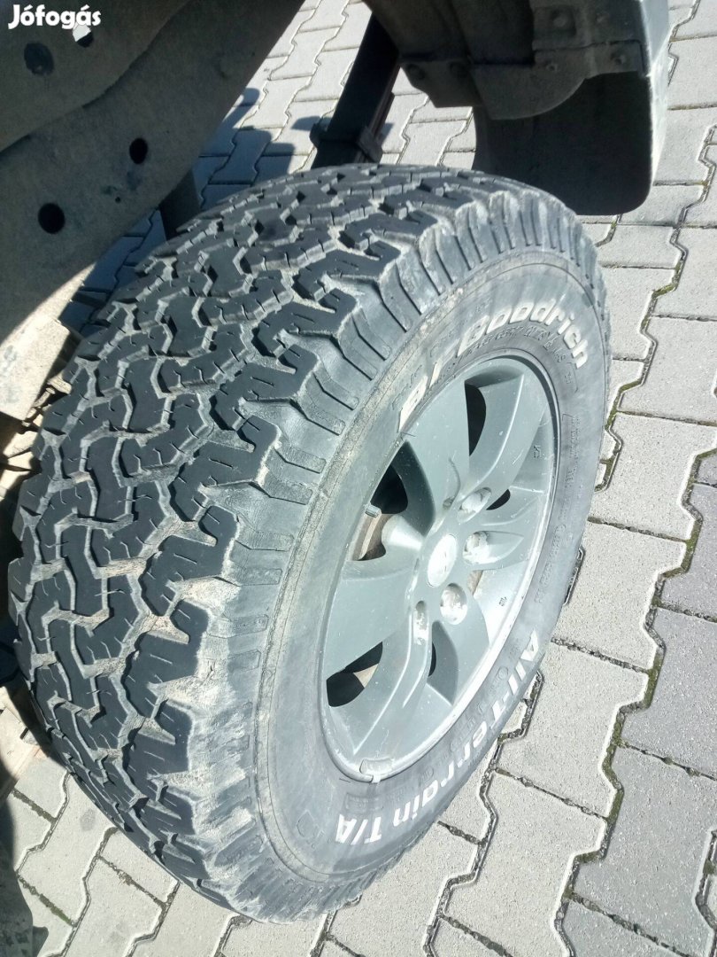 Terepjáró gumi 4 db 4évszakos eladó!