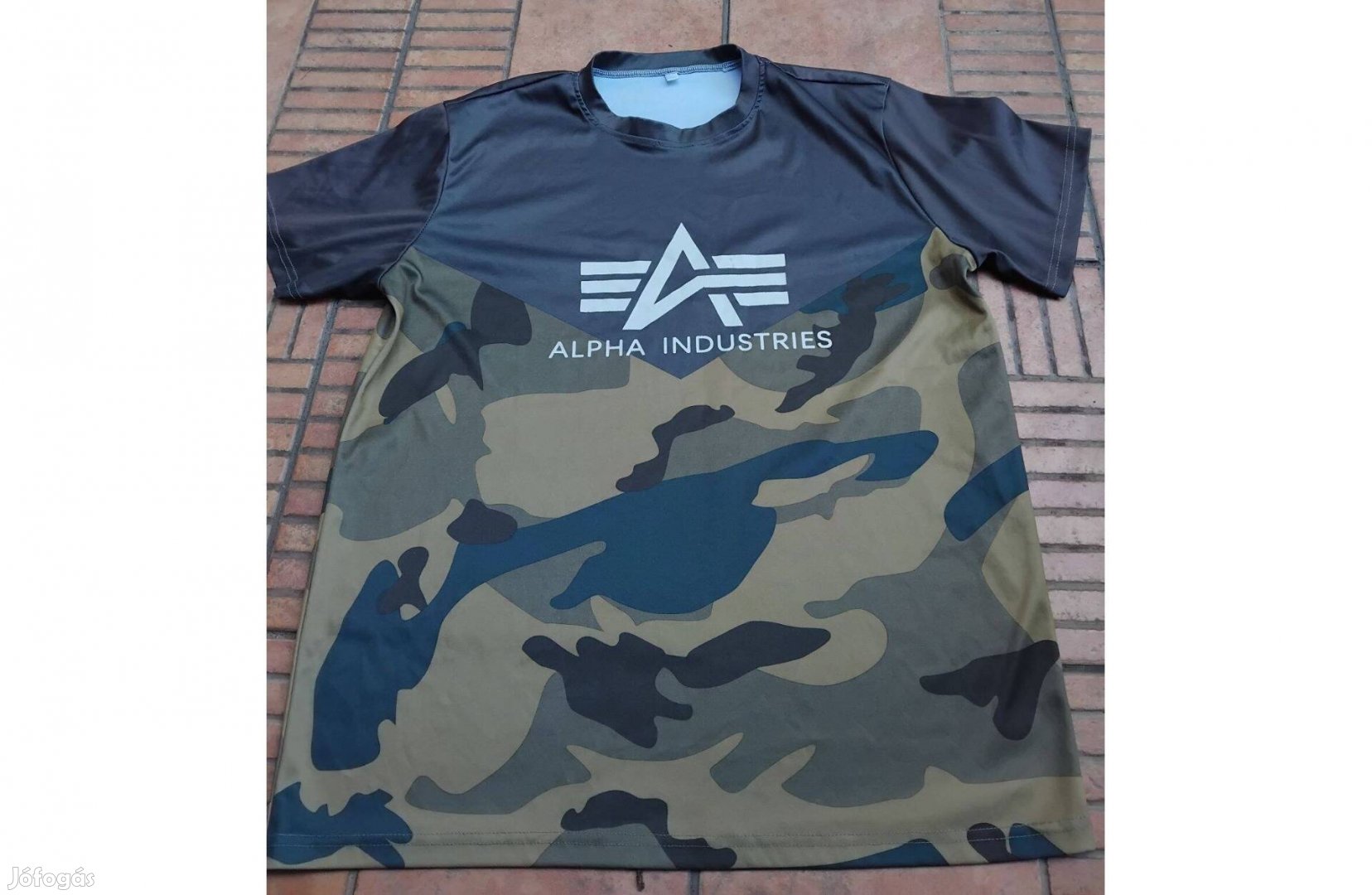 Terepmintás Alpha Industries feliratos póló mez L XL