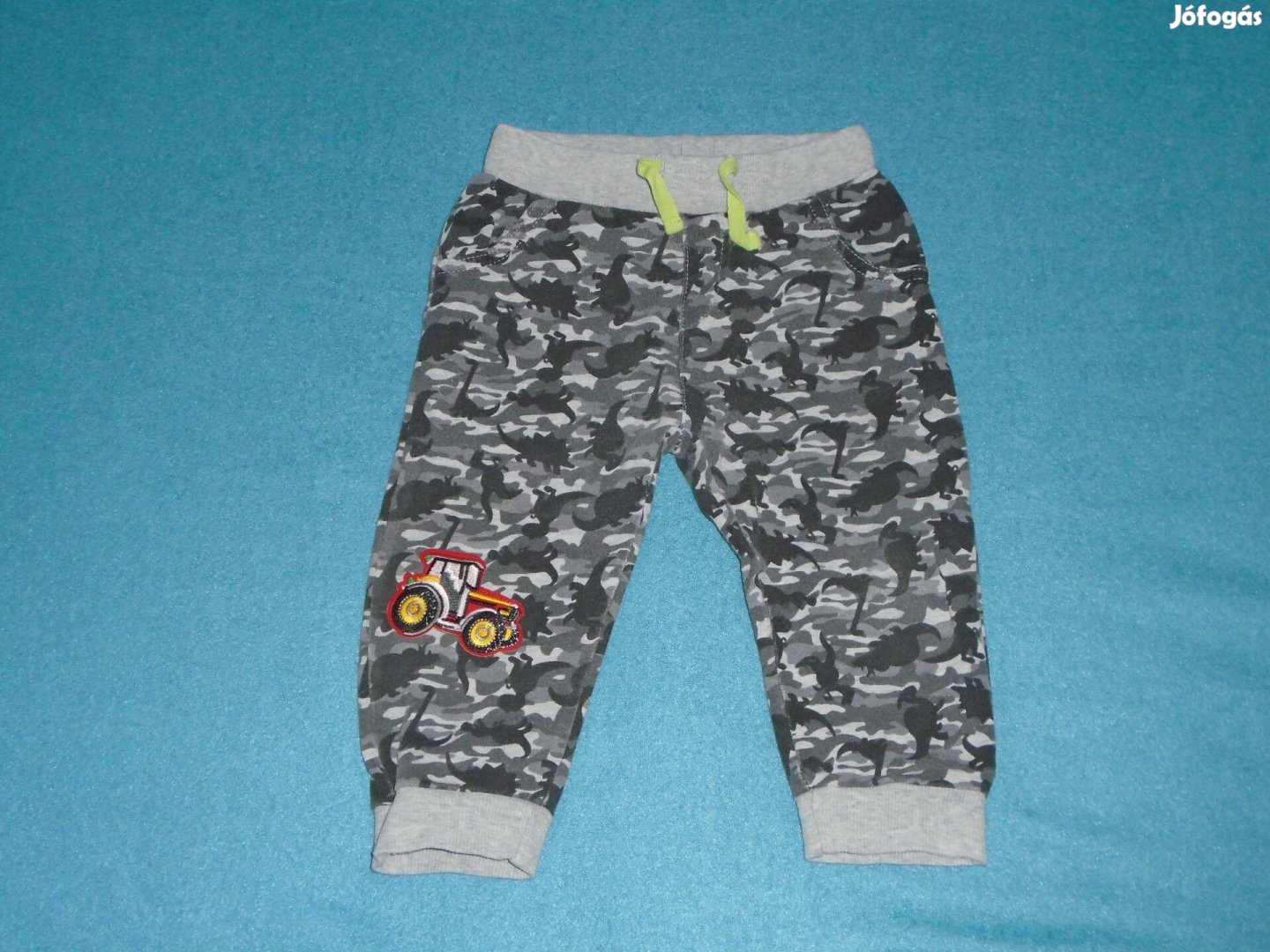 Terepmintás dinó jogger nadrág 9-12 hó méret 80