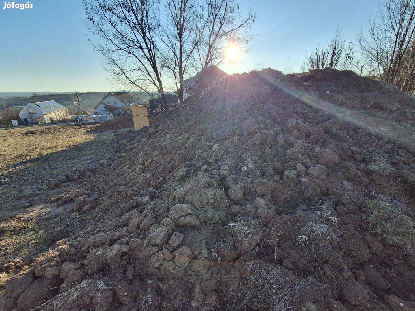 Termőföld töltésnek