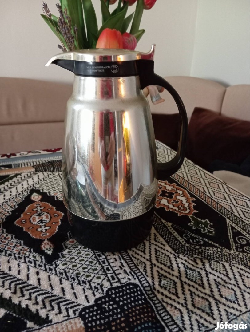 Termosz, hőtároló kancsó,ital tartó. 0,6.