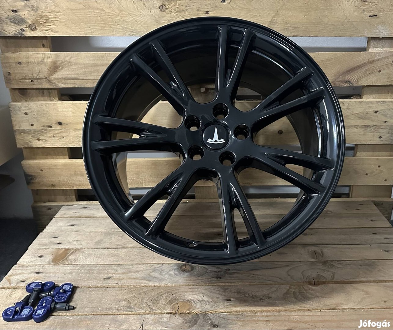 Tesla 19es gyari alufelni Model Y Ble Szenzorral