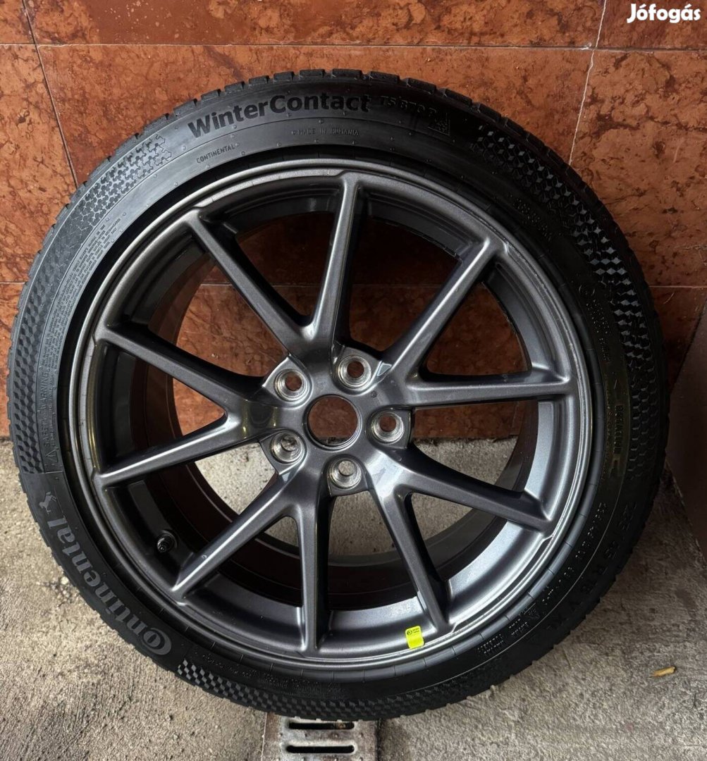 Tesla 235/45/18 Gyönyörű Aero alufelnik Continentatéligumikkal