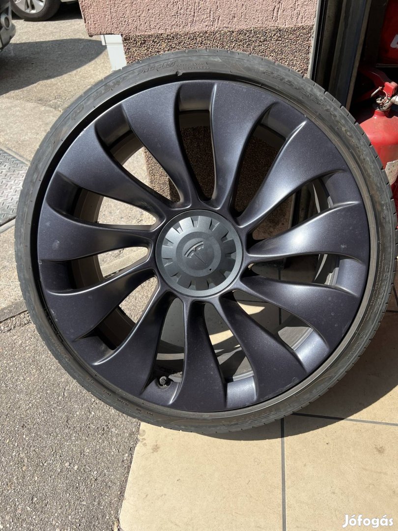 Tesla 3 performance 20' felni garnitura nyári gumival