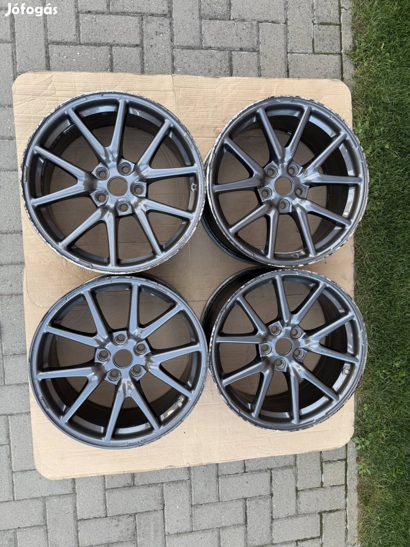 Tesla Aero 18" gyári alufelni garnitúra